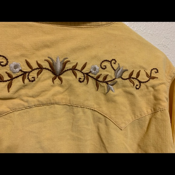 Button down - Picture 2 of 2